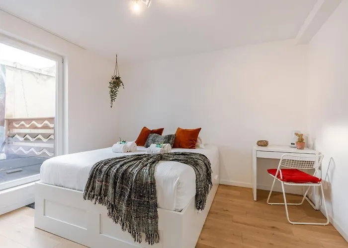 Huswell - Homely Duplex Near Historic City Center & Station