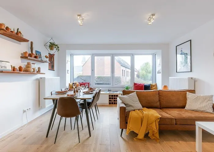 Huswell - Homely Duplex Near Historic City Center & Station